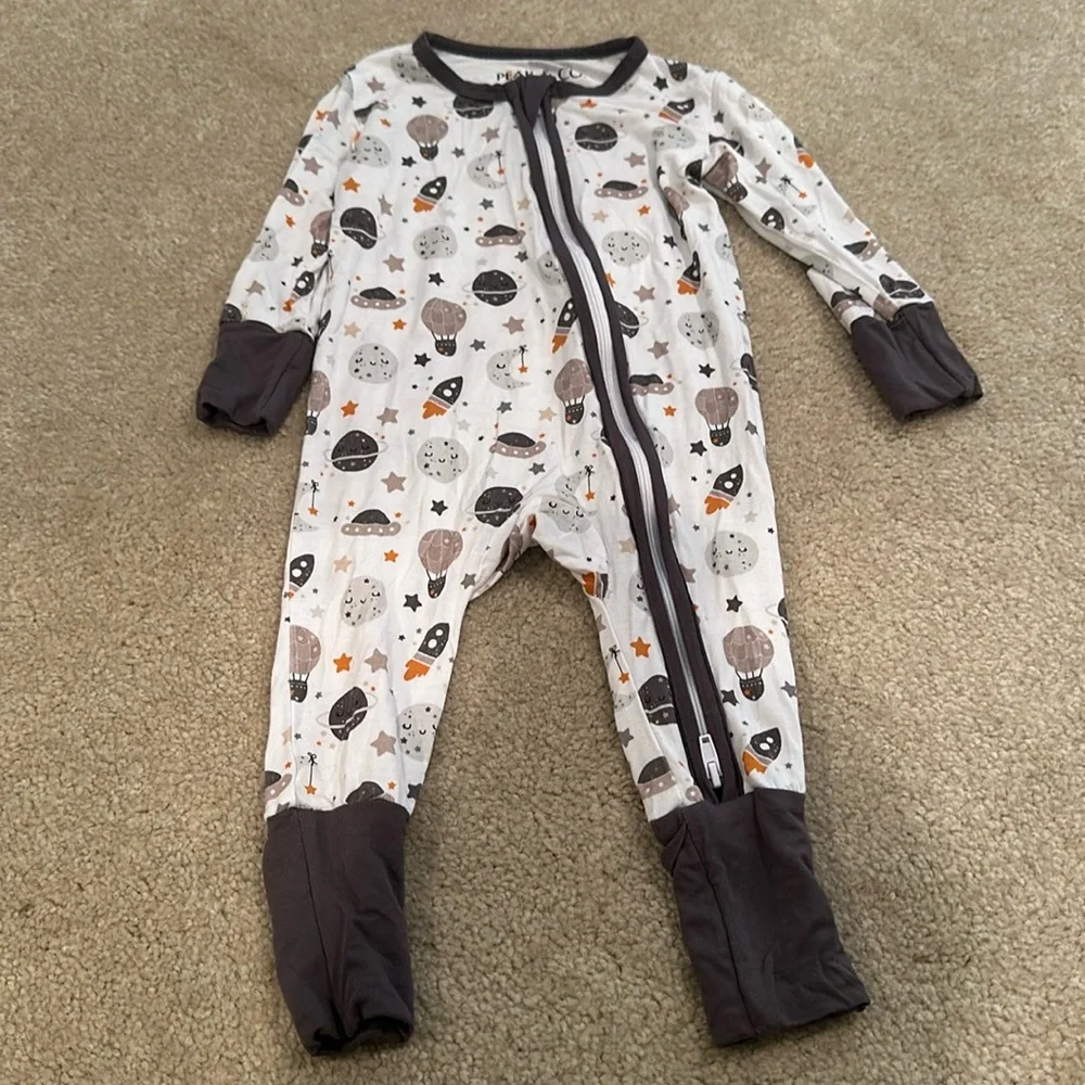 Pear and Co space balloon footie